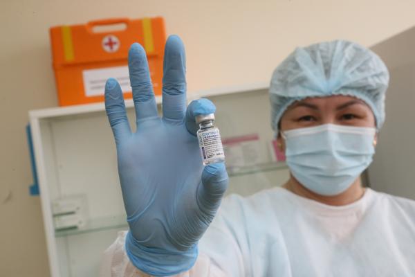 Как получить вакцину от коронавирусной инфекции в Костанае не выходя из  дома - КН
