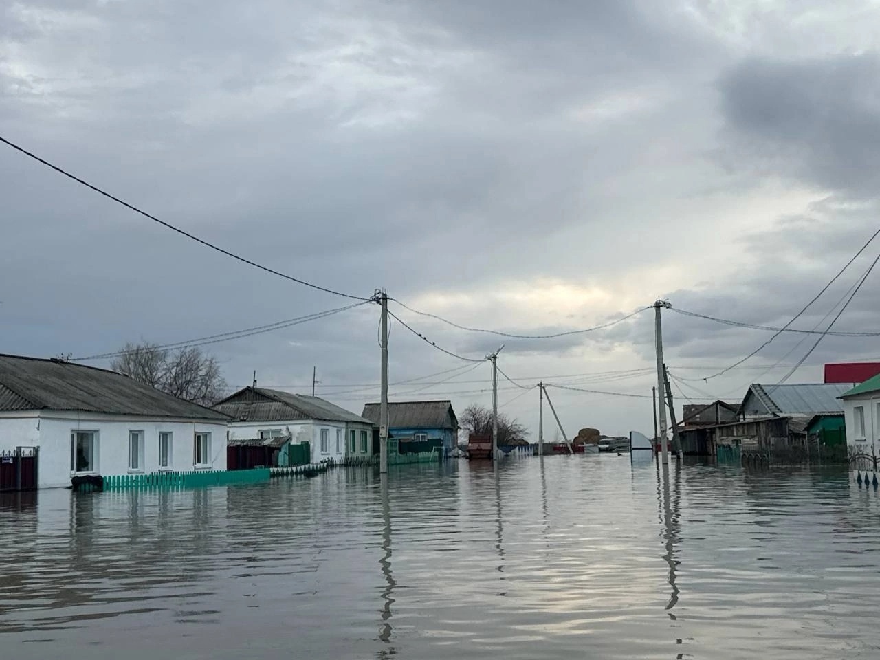 Вода на севере Омской области затопила 317 домов и отрезала 19 сел и  деревень - КН