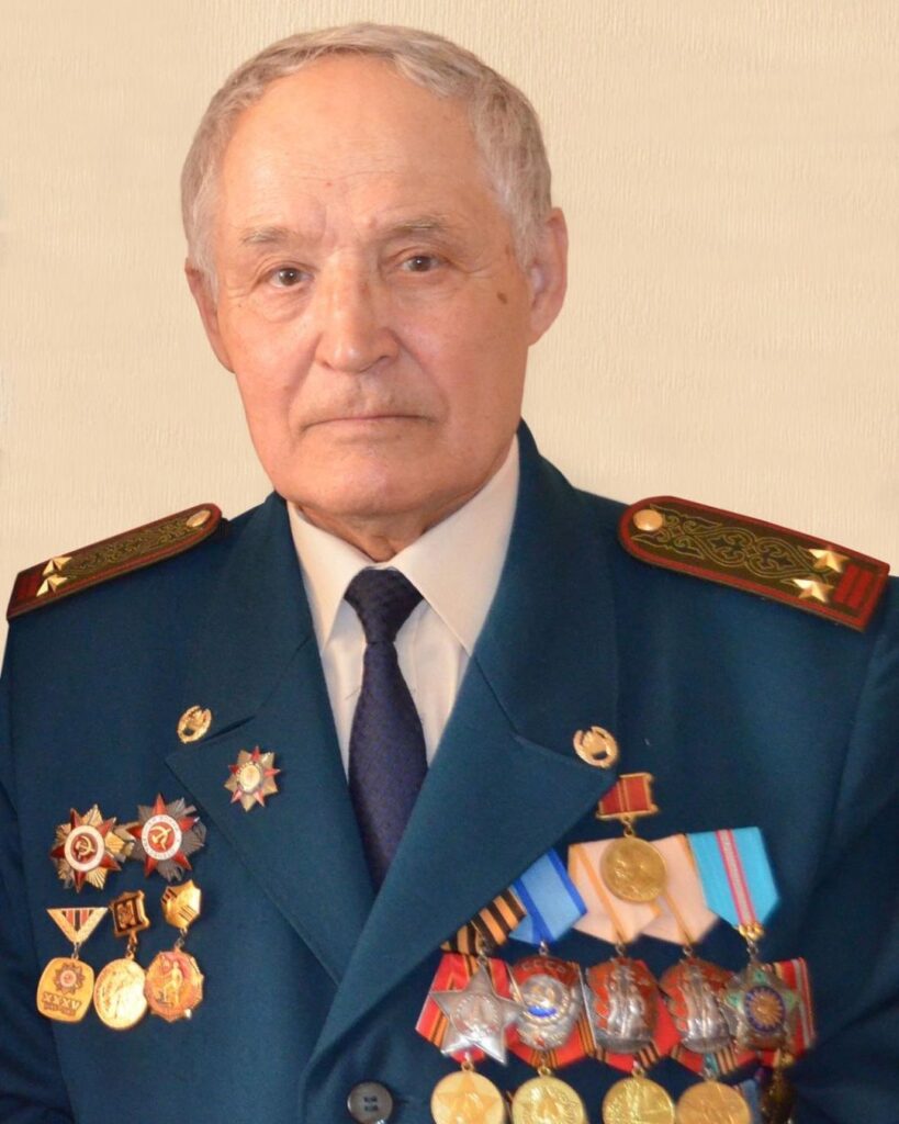 Аким Костанайской области поздравил ветерана ВОВ Михаила Подолякова со 100-летним юбилеем