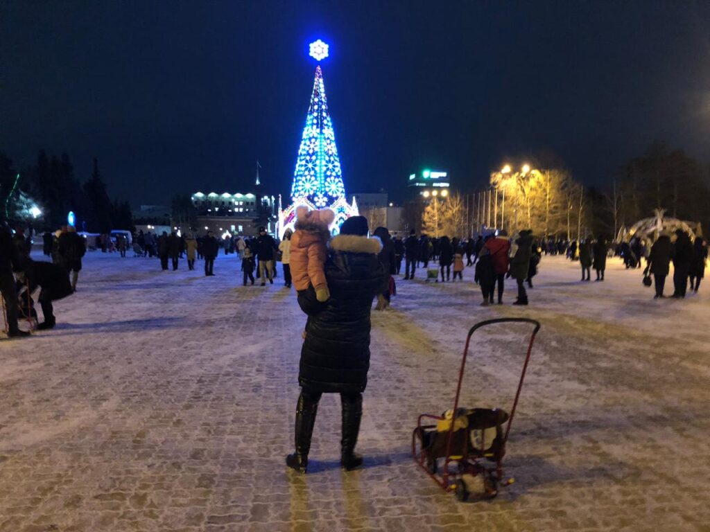 Главную новогоднюю ёлку зажгут завтра в Костанае 