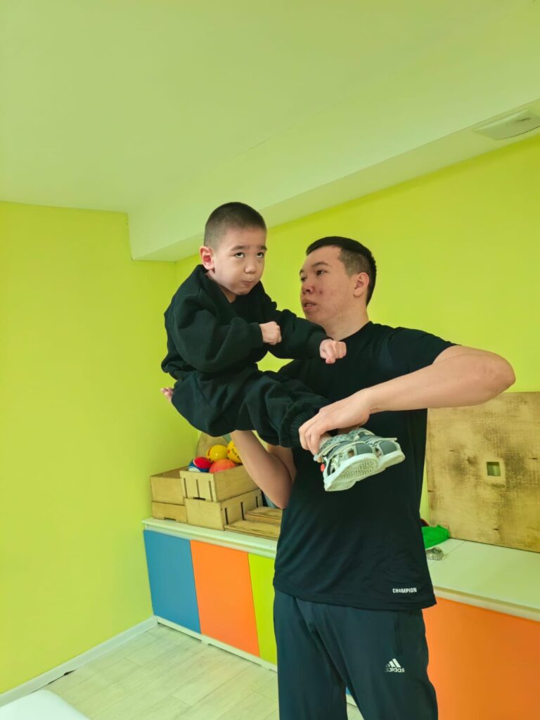 Расул старается!