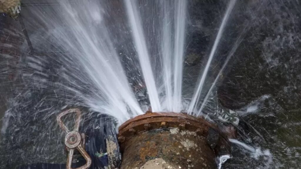 Из-за порыва на сетях без водоснабжения остались несколько объектов в Костанае