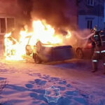 Сотрудники ДЧС спасли автомобиль от огня