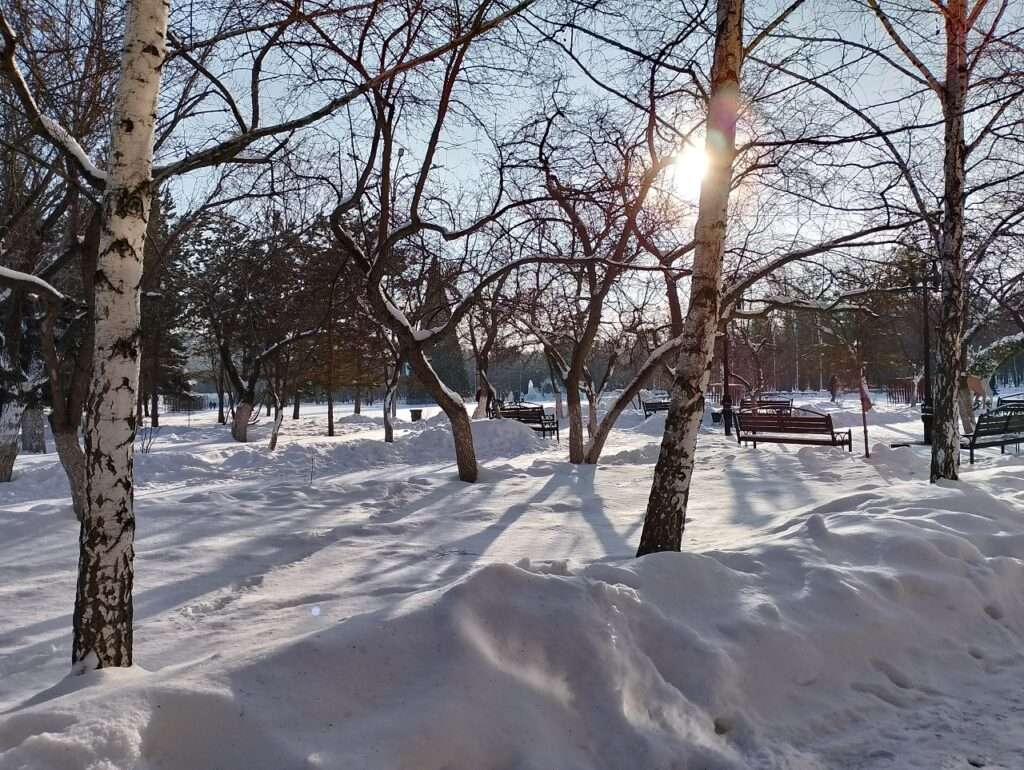 Настроение месяца. И кусочек синего неба…