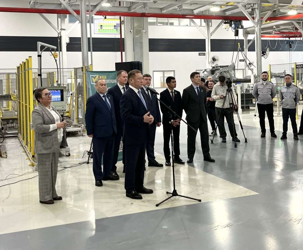 Экономика, семейные ценности и референдум: на заводе Kia Qazaqstan обсудили новую Конституцию