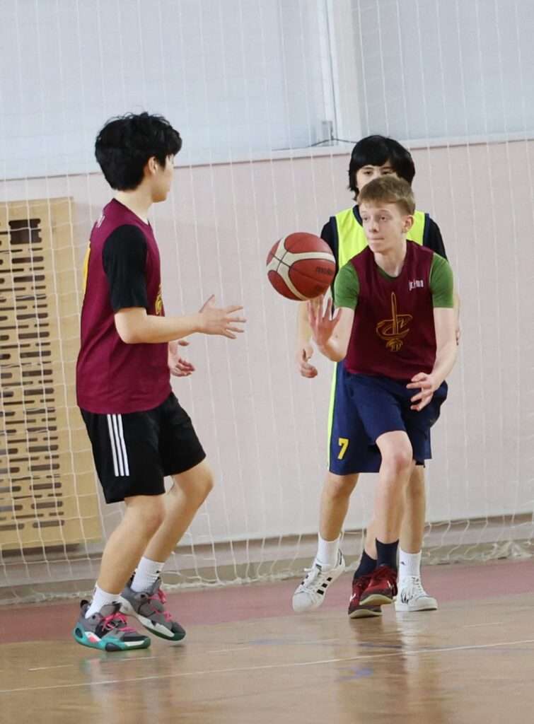 Рост, ритм, 64:34. Завершился первый этап школьной баскетбольной лиги