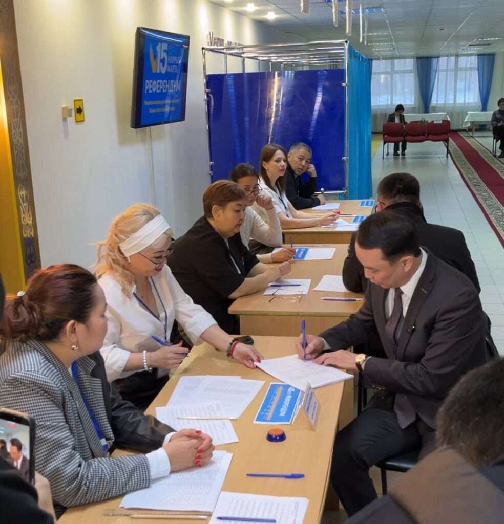 Аким Костаная проголосовал на референдуме