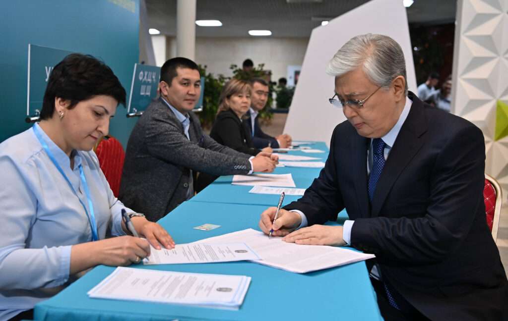 Президент Казахстана проголосовал на референдуме