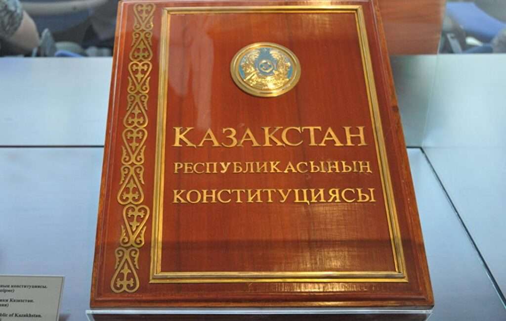 Центр по борьбе с дезинформацией подготовил обзор наиболее распространенных фейков и манипуляций вокруг проекта новой Конституции