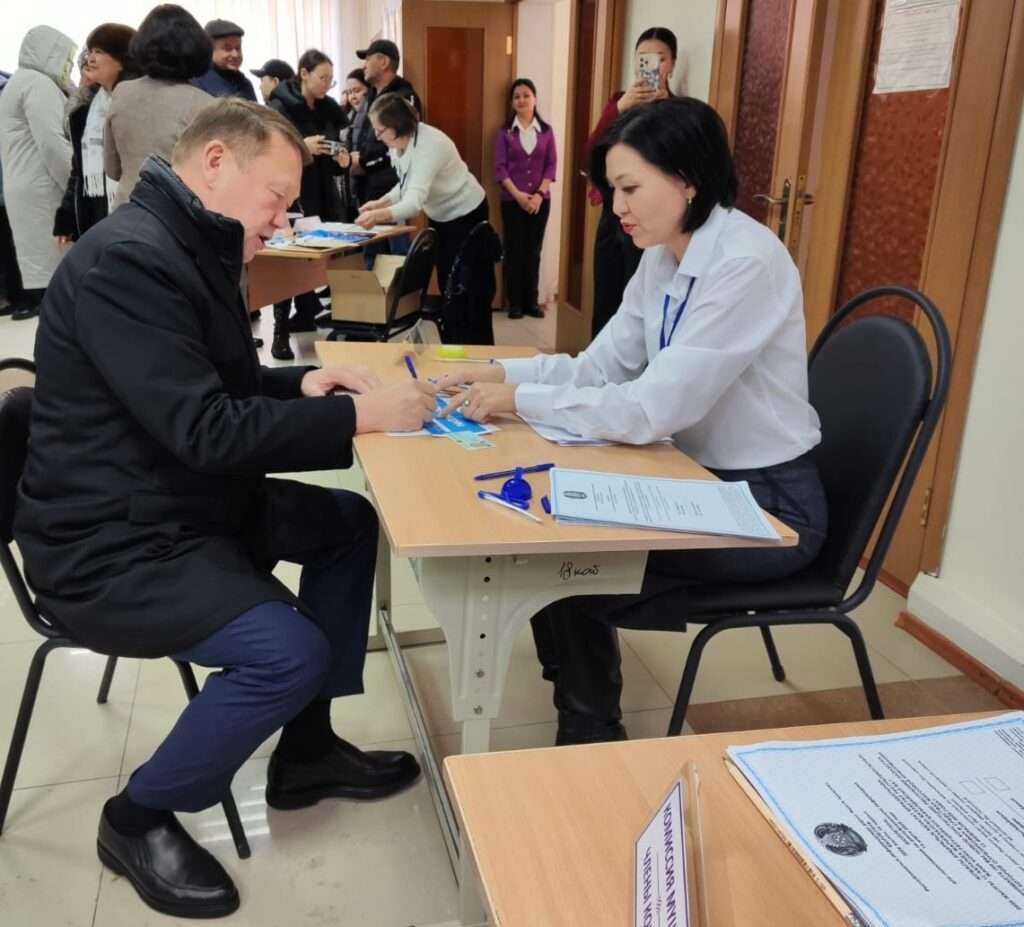 Аким Костанайской области проголосовал на референдуме по принятию проекта новой Конституции Казахстана