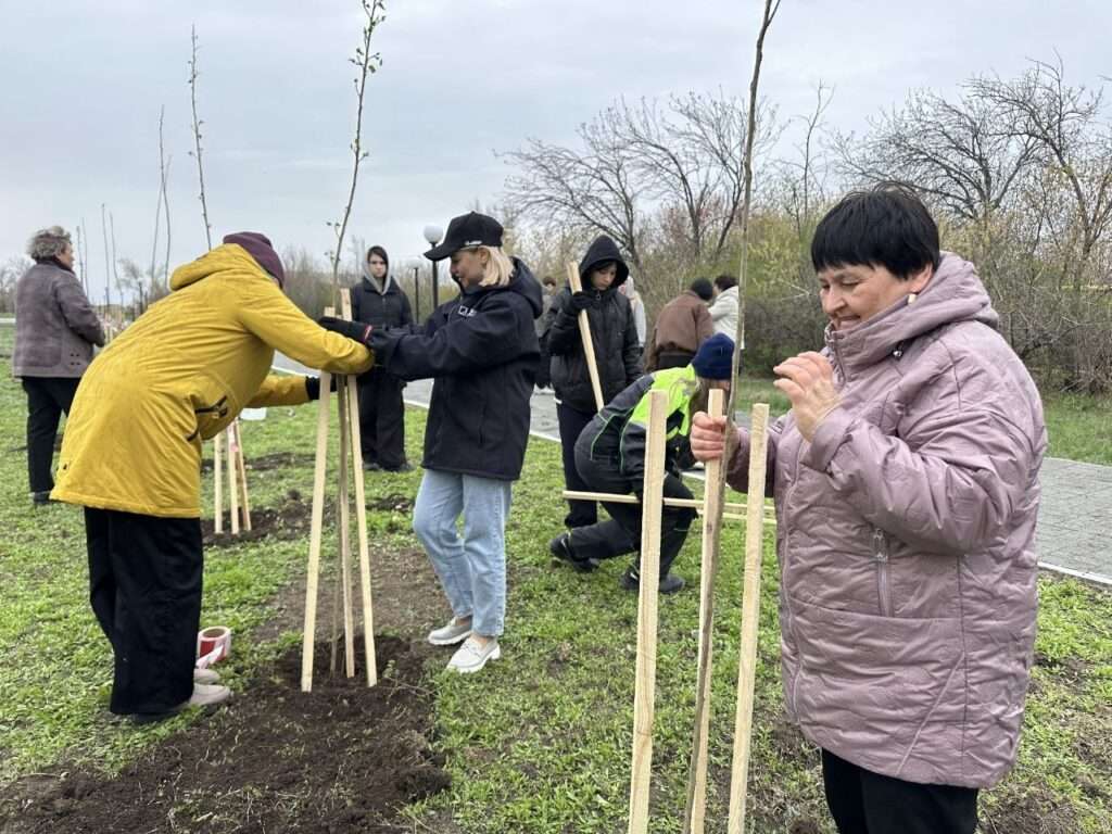 Экологическая акция по посадке деревьев объединяет предприятия компании Solidcore Resources и жителей сел Костанайской области