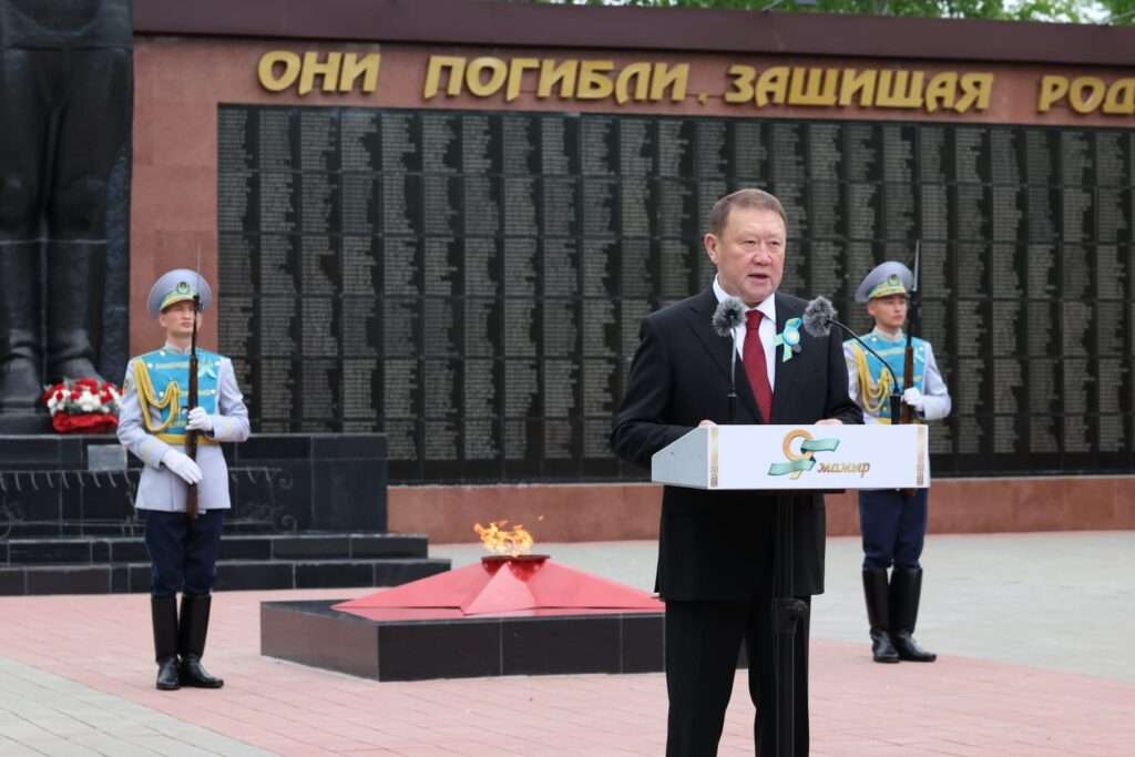 Аким Костанайской области поздравил костанайцев с Днём Победы